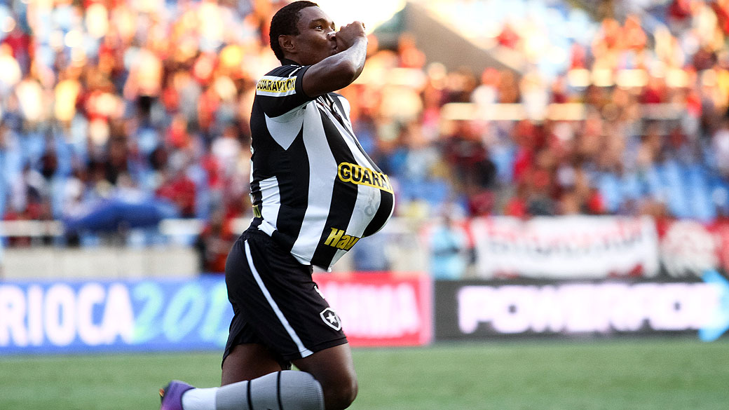 Vitinho do Botafogo comemora o gol contra o Flamengo durante partida válida pelo Campeonato Carioca