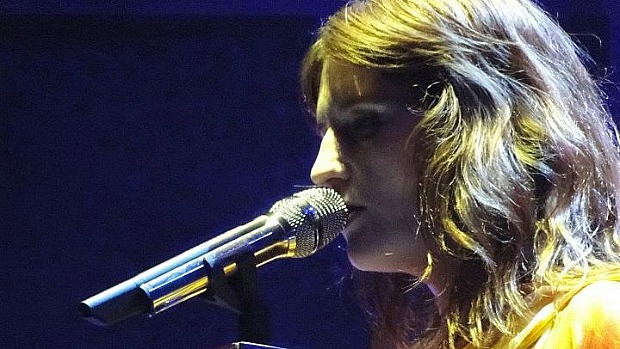 A cantora Florence, num modelito porco-espinho no Grammy