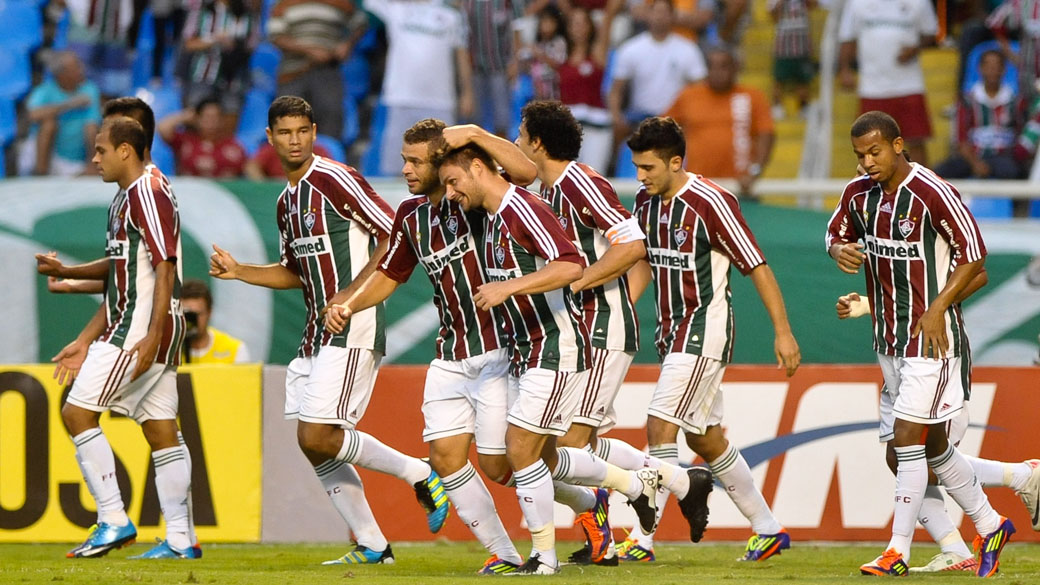 Rafael Sobis, do Fluminense marca gol durante partida entre Fluminense e Ceará, válida pelo Campeonato Brasileiro de 2011, realizado no Estádio do Engenhão