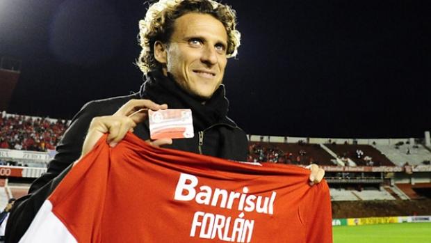 Forlán é uma das principais contratações do Internacional em 2012