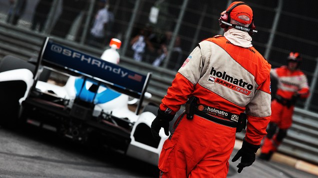 O carro de número 67 do piloto Josef Newgarden se envolveu num acidente, parando novamente a corrida