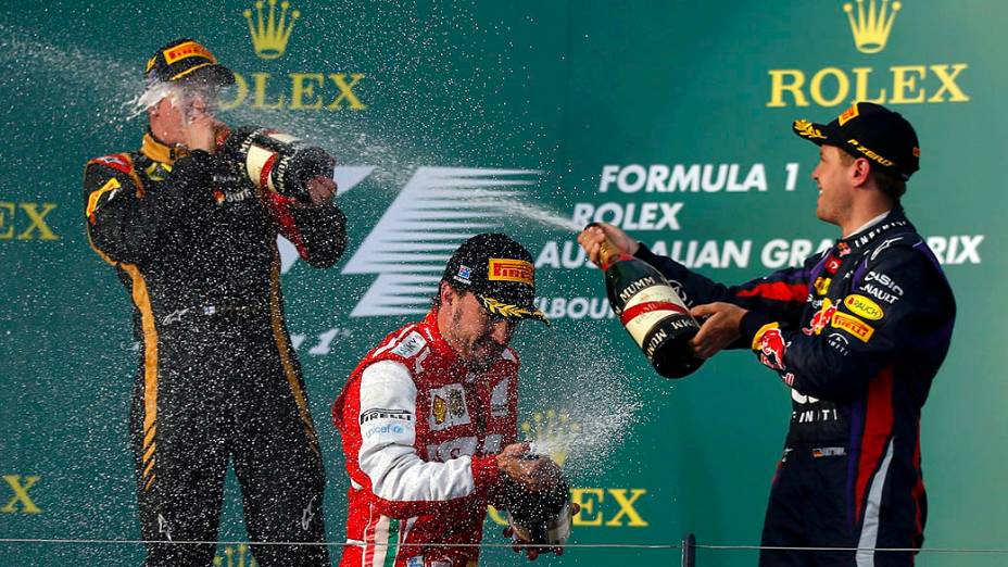 Kimi Raikkonen, Fernando Alonso e Sebastian Vettel comemoram a vitória no GP da Austrália