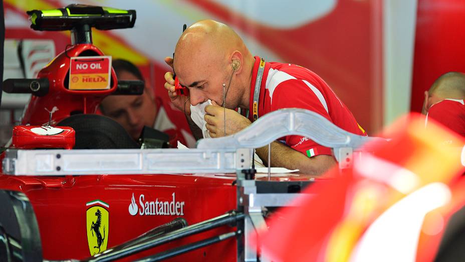 Movimentação no box da Ferrari em Interlagos