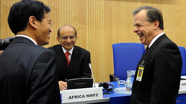 Embaixadores na AIEA de Estados Unidos, China e África do Sul conversam durante o fórum