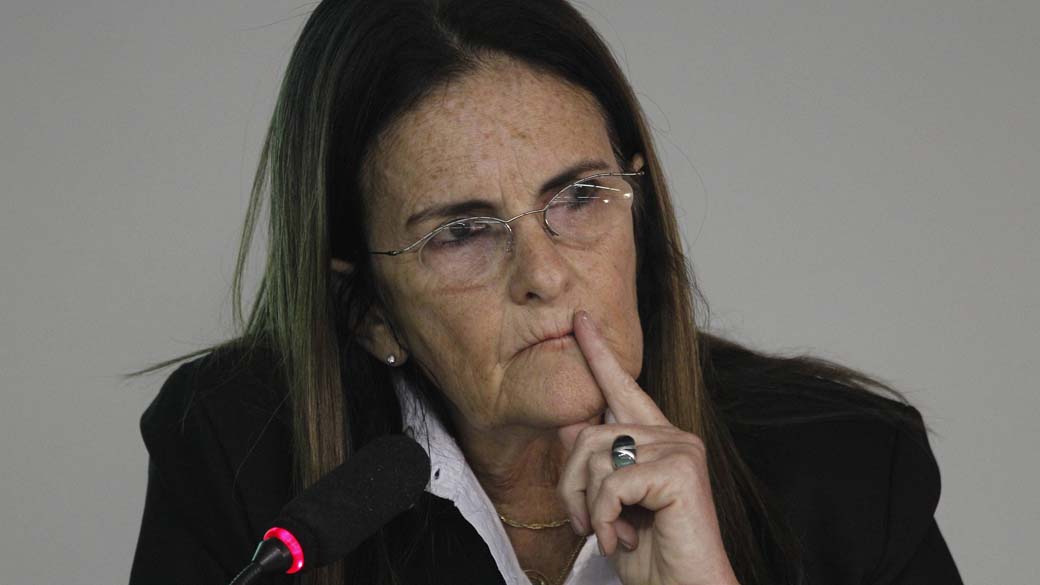A presidente da Petrobras, Graça Foster, está preocupada com o alto endividamento da companhia