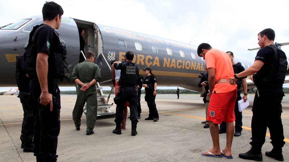 Detentos de Pedrinhas sendo transferidos para presídios federais