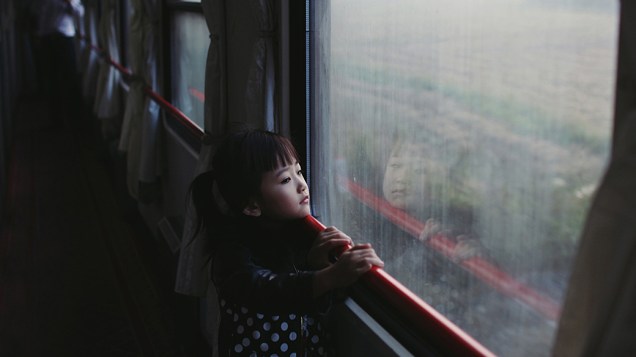 Paulina Metzscher, da Alemanha, levou o prêmio para jovens fotógrafos na categoria Retratos com esta imagem feita em um trem na China