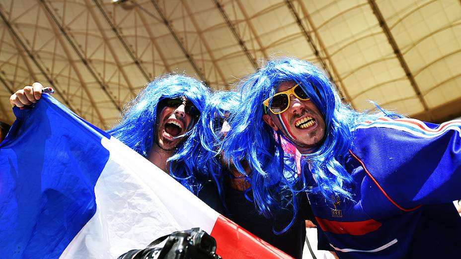 Torcedores da França durante o jogo contra a Nigéria no Mané Garrincha, em Brasília