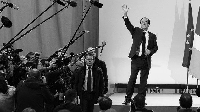 François Hollande, candidato do Partido Socialista para as eleições pesidenciais da França, após anúncio de sua vitória no resultado do primeiro turno em Tulle, França