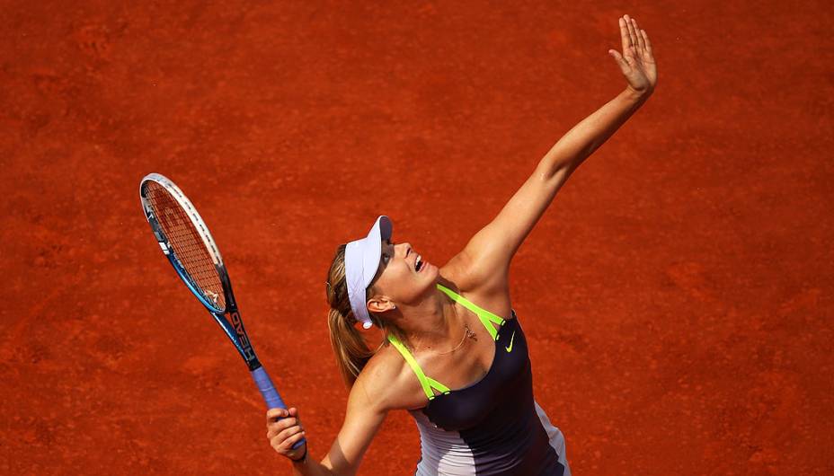 Maria Sharapova vence Victoria Azarenka em jogo de três sets