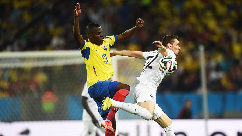 Lance no jogo entre Equador e França no Maracanã, no Rio