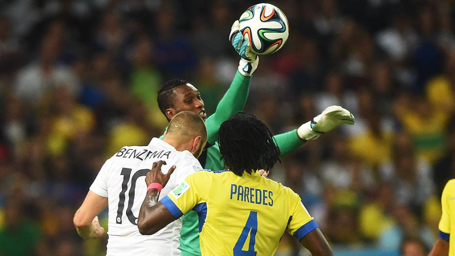 Lance no jogo entre Equador e França no Maracanã, no Rio