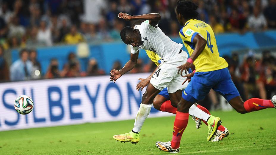 Lance no jogo entre Equador e França no Maracanã, no Rio