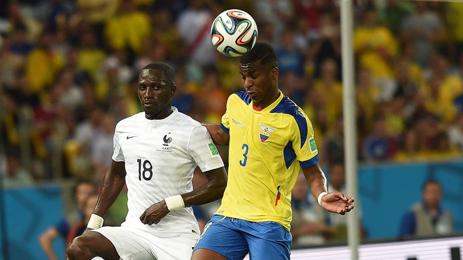 Lance no jogo entre Equador e França no Maracanã, no Rio