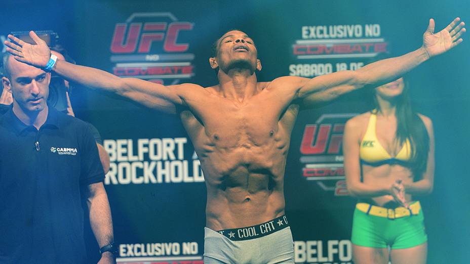 Francisco Trinaldo durante a pesagem do UFC Jaraguá do Sul em (SC)