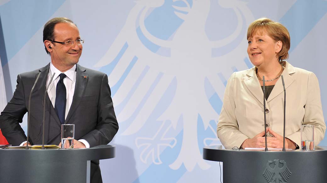 François Hollande e Angela Merkel durante encontro na Alemanha mês passado