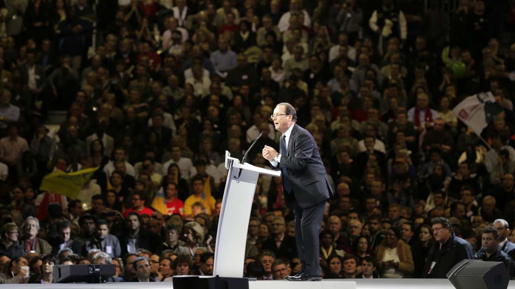 François Hollande candidato a presidência em discurso, na França