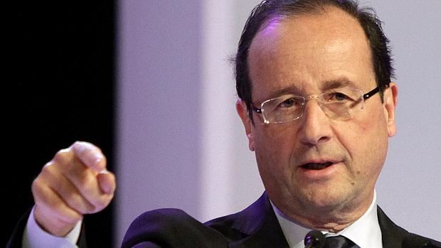 François Hollande usa discursos para atacar Sarkozy