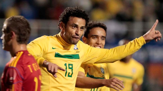 Fred comemora seu gol durante partida contra a Romênia no Pacaembu, São Paulo