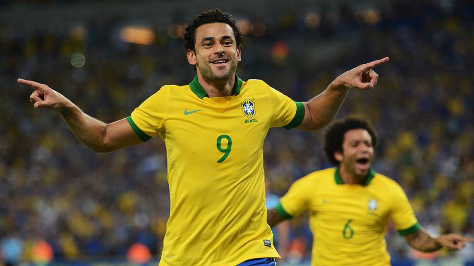 Gol de Fred, durante amistoso com a Inglaterra