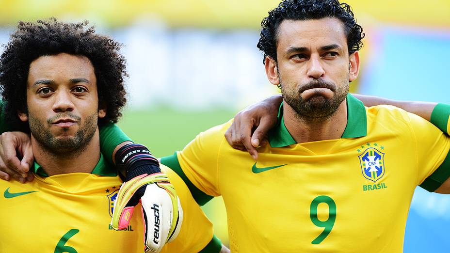 Fred durante o Hino Nacional Brasileiro, no jogo contra a Itália, pela Copa das Confederações, em Salvador