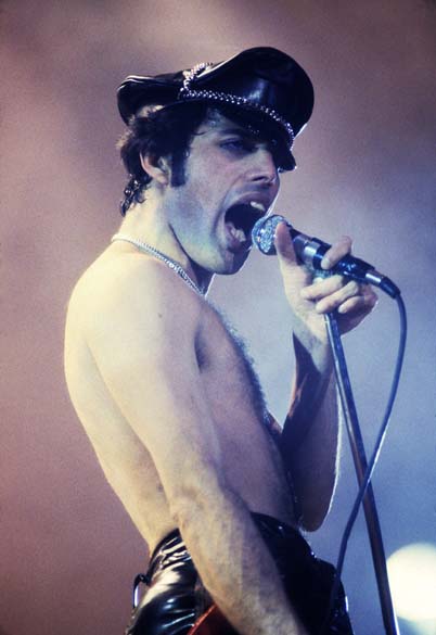 Freddie Mercury durante show do Queen em Oakland, Califórnia, em 1978