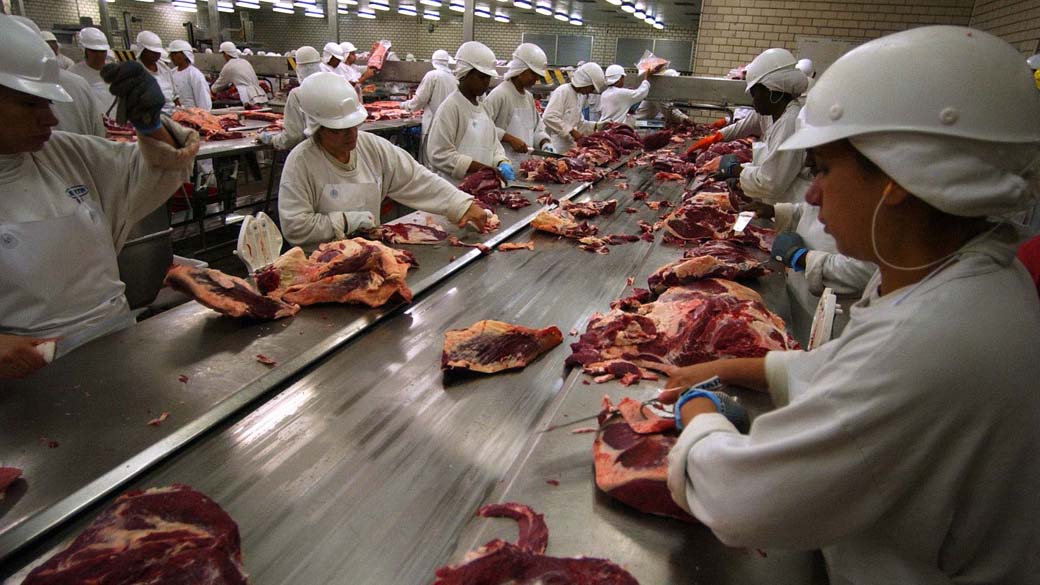 No final de 2012, a ocorrência de um caso atípico no Paraná levou alguns países a decretarem restrições à carne brasileira