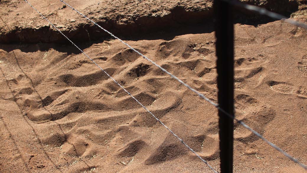 Marcas de deixadas na areia por suposto traficante de drogas na divisa entre Estados Unidos e México na reserva de Tohono O’odham, Arizona