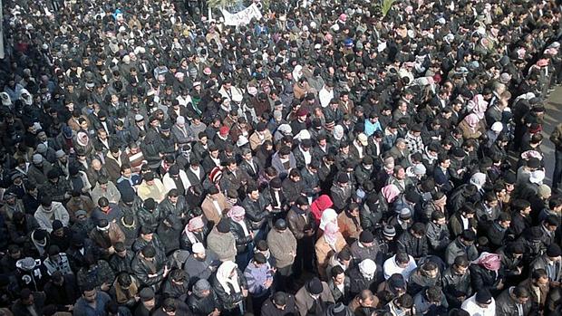 Milhares de sírios participam de funeral em Damasco de civis mortos nos últimos dias