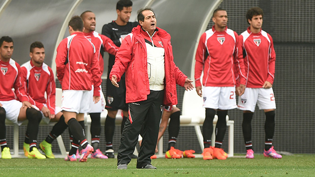 Muricy durante partida contra o Corinthians, no Itaquerão