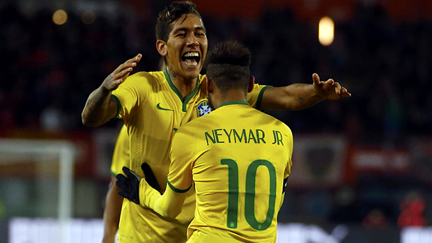 Roberto Firmino comemora segundo gol do Brasil