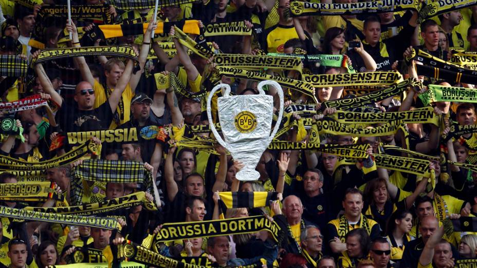 Torcida do Borrusia durante partida contra o Bayern