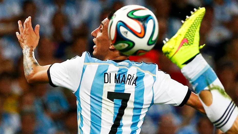 Di Maria, da Argentina, durante lance no jogo contra a Bósnia no Maracanã, no Rio