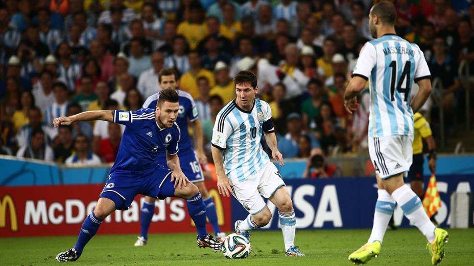 O argentino Lionel Messi em lance no jogo contra a Bósnia no Maracanã, no Rio