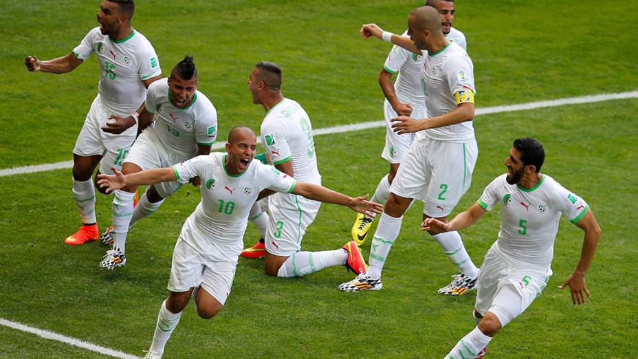 Jogadores da Argélia comemoram gol contra a Bélgica no Mineirão, em Belo Horizonte