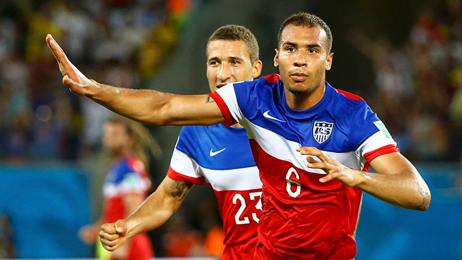 John Brooks comemora ao marcar o gol da vitória dos Estados Unidos sobre Gana