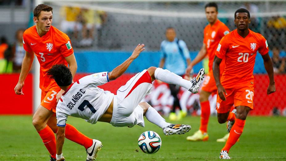 Lance da partida entre Holanda e Costa Rica, na arena Fonte Nova, em Salvador