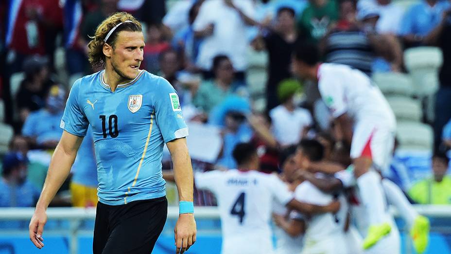 O uruguaio Diego Forlán reage ao gol da Costa Rica no Castelão, em Fortaleza