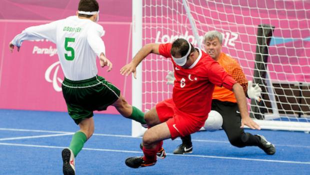 Cássio Reis chuta para o gol em vitória brasileira sobre a Turquia