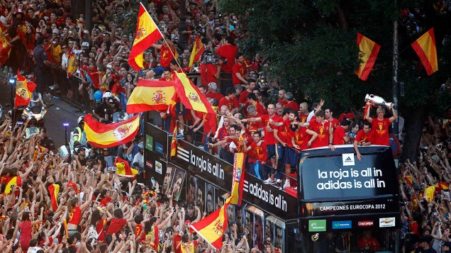 Em Madri, time da Espanha é recepcionado por torcedores após vencer a Eurocopa 2012