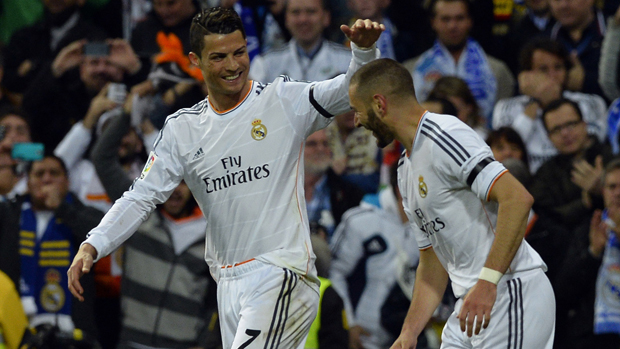 Cristiano Ronaldo e Karim Benzema, do Real Madri, na partida contra o Barcelona