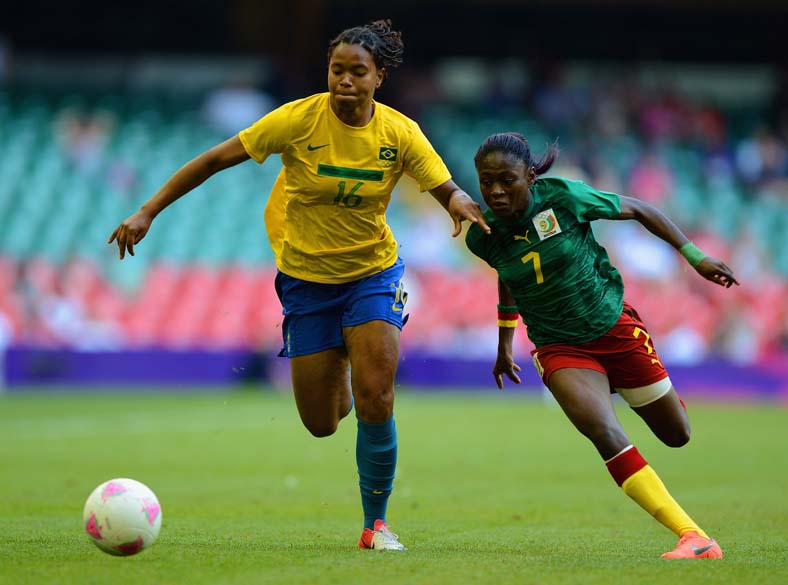 A brasileira Renata Costa na partida contra Camarões