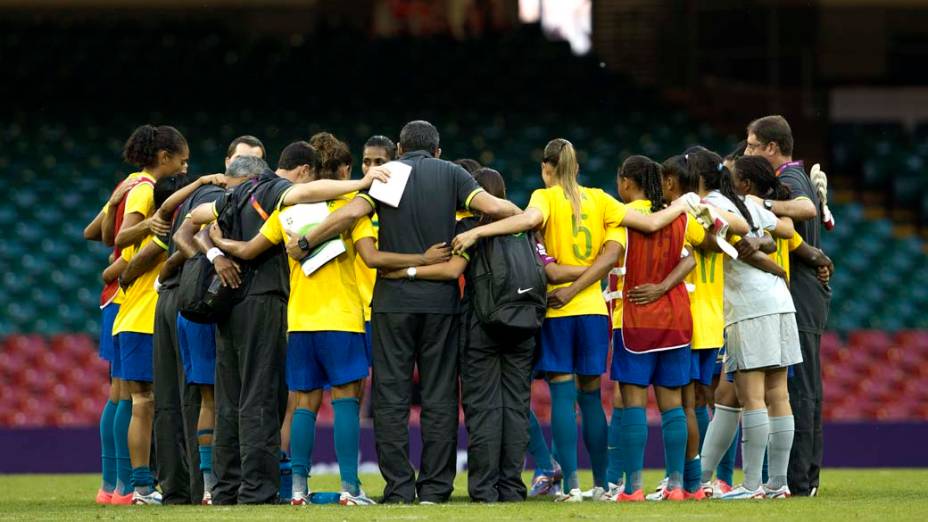A Seleção Brasileira de Futebol Feminino na estreia dos Jogos Olímpicos de Londres