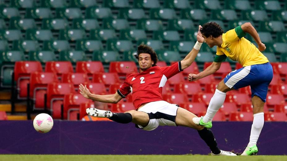 Lateral-direito da seleção brasileira Rafael, marca o primeiro gol na partida contra o Egito válida pela primeira rodada dos Jogos Olímpicos de Londres 2012
