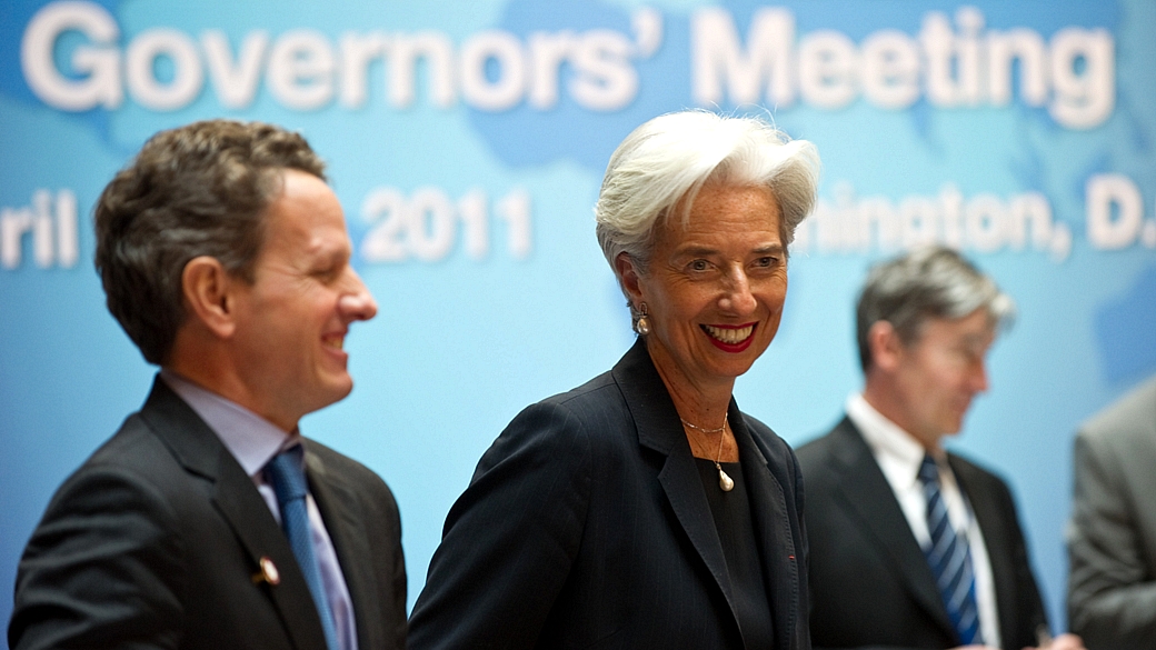 O secretário do Tesouro norte-americano (esq.), Timothy Geithner, e a ministra das Finanças francesa, Christine Lagarde (centro)