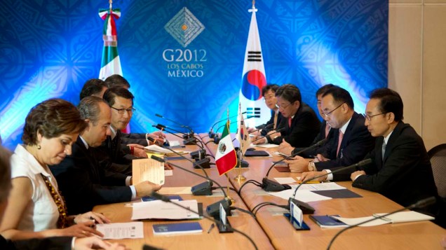 Reunião bilateral entre os líderes da Coreia do Sul e México, durante o G20, em Los Cabos