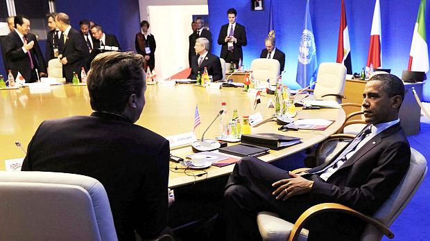 G8: Obama conversa com David Cameron no segundo dia da cúpula