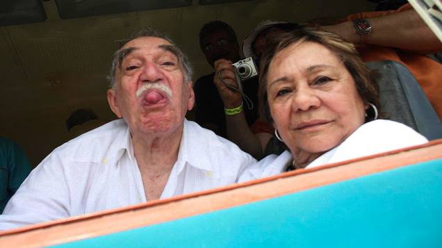 Gabriel García Márquez com sua esposa Mercedes Barcha durante visita a sua cidade natal de Aracataca, na Colômbia em 2007