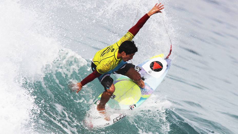 O surfista Gabriel Medina durante bateria do Billabong Rio Pro, na Barra da Tijuca, no Rio de Janeiro