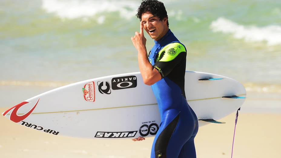 O surfista Gabriel Medina em ação na praia do Pepê, na Barra da Tijuca, Rio de Janeiro